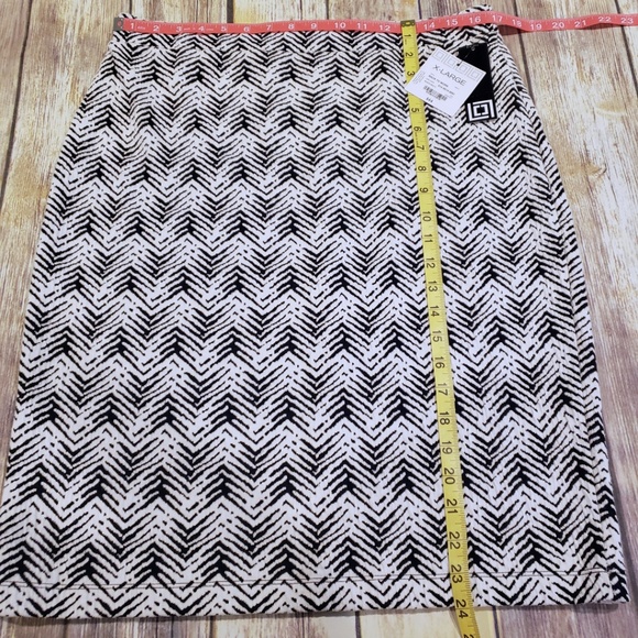 Liz Claiborne Career Pencil Skirt - Picture 4 of 6